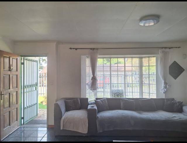 3 BEDROOM HOUSE FOR SALE IN HUNTINGDON